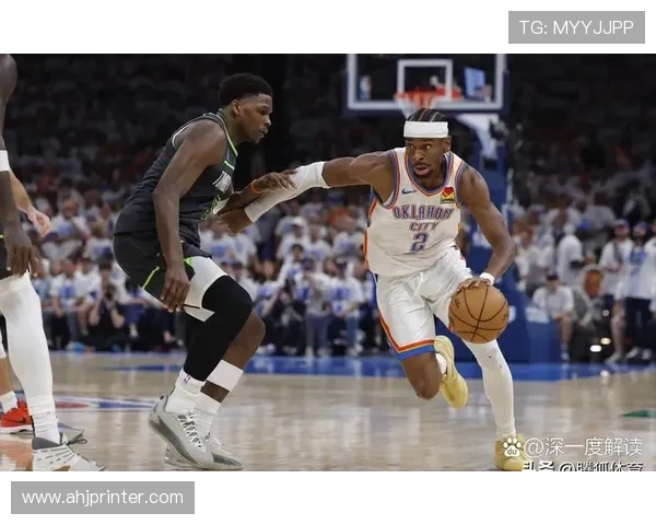 逐帧解析爱德华兹对雷霆比赛中的进攻技巧与细节表现